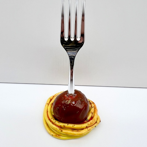 Spaghetti & Meatball Place Card Holders – Set of 4 | Handmade Sculpted Clay - Picture 10 of 12